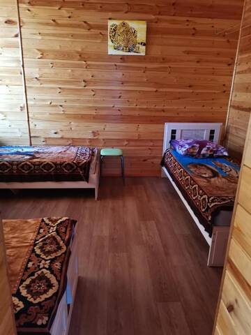 Фото номера Двухместный номер с 2 отдельными кроватями и дополнительной кроватью Гостевой дом Мини-Отель Диана г. Хужир 6